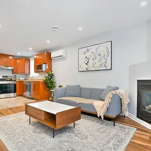Apartment Sam, Laval